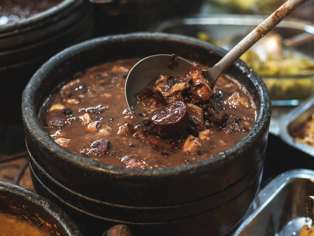 Brasile: La Feijoada, un Piato Ricco di Storia