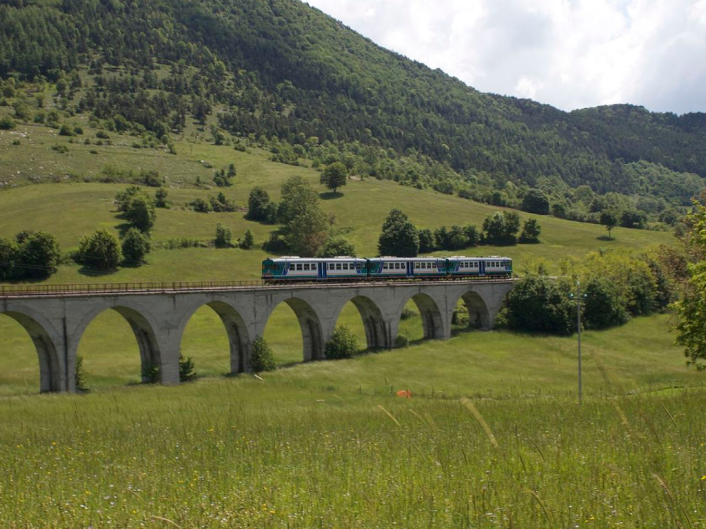 Profumo di legno e sapore di tradizione: il viaggio sensoriale a bordo della Transiberiana d’Italia